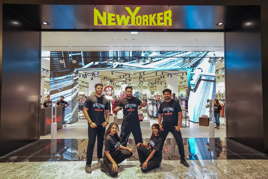 The opening team in NEW YORKER Welcome T-shirts in front of the Reem Mall store.